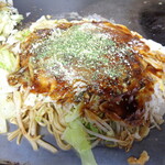 お好み焼信本 - 「お好み焼　肉・玉子・そば」（450円）+「玉子」（50円）+「うどん」（100円）