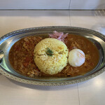 Kepri Osaka - あいがけカレー 800円＋温玉 100円