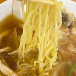 Kinryu - 麺は中細、加水高めで卵繋ぎかな？かん水臭皆無