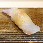 Sushi Asazuma - 平目のにぎり