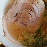 ラーメン信 - 大きなロールチャーシュー