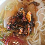 ラーメン信 - 辛子高菜投入