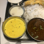 プラバート - マトンカレーとヨーグルト