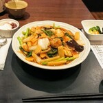 Yukyu Shanghai - 五目両面焼きそば、スープ、浅漬け、デザート