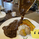 RYOKKEN - カレーのルーがちょっと濃いめだけどお肉ごろり！