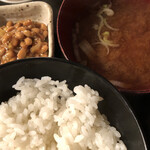 ヒロミ - ご飯、納豆、味噌汁。