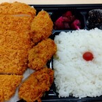 Isen Honten Nihonbashi Takashimaya Ten - ロースかつ弁当 918円、カキフライ3個 432円 ♪