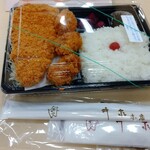 Isen Honten Nihonbashi Takashimaya Ten - ロースかつ弁当 918円、カキフライ3個 432円 ♪