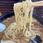 天芯ラーメン - 麺リフト