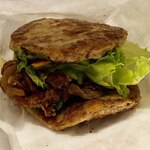 Mos Burger Kita Hiroshima Ten - にくにくにくバーガーのアップ