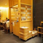 Ginza Kagari Rukuaosakaten - 店内（レジBOXで先に会計を済ませましょう）