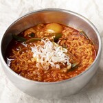 Nepal in Sonamu - 辛ラーメン