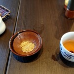 Tonkatsu Hamakatsu Fukuoka Karada Ten - お茶とごま