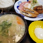 銀シャリ亭 - 豚汁と白身魚とハムエッグ定食