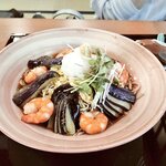 Kisetsu Ryori Teuchi Soba Yoshida - 揚げ茄子と小海老の冷かけそば