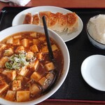 Taiwanese Umai - 麻婆麺と餃子のセット