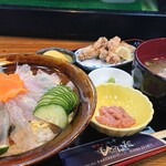 ひらはた - "活"皮はぎ丼(天草大王から揚げつき)