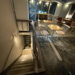 Coffee×Wine Nook & Cranny Nagoya Honten - 二階の席