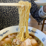 Shina Ki Inuyama Minami Ten - グループ共通の加水低めで中細縮れ麺はサクサクも伸びやすいので「十割蕎麦」と同じで3分以内が目安？