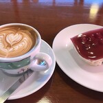 CAFFE VITA - カプチーノレギュラー  583円
フレーバーシロップ マカダミアナッツ  55円
木いちごのケーキ  385円