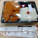 Isen Honten Nihonbashi Takashimaya Ten - ロースかつ弁当 918円、カキフライ3個 432円 ♪