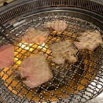 Tsuru Ushi Yakiniku Ootaya Kobe Motomachi Ten - きれいにやけます