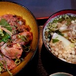 Teuchi Udon Ikkyu - サービス丼のうどんにかすを追加トッピング