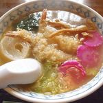 Botan Shokudo - 天ぷらラーメン（塩）；スープ・麺，函館ちっくな一杯．啜り切れば丼の底に牡丹の染付 @2012/07/21