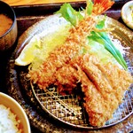 Katsu and Katsu Itami Ooshika Ten - 海老フライ盛り合わせランチ