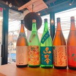 Craft Sake Stand Yanaka Junmaiya - 杉玉と日本酒