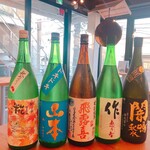 Craft Sake Stand Yanaka Junmaiya - 杉玉と日本酒