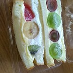 ベーカリーみおぱ - フルーツサンド　400円