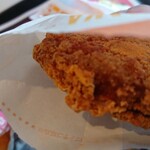 McDonald's Sanjurokugo Eniwa Ten - シャカチキのアップ。
                        チーズの味が広がり美味しいです。