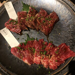 Private rooms Yakiniku Kakomi - ハラミ　1000円、カルビ 900円