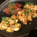 Private rooms Yakiniku Kakomi - ホルモン盛り合わせ　1200円
                      ハツ、上ホルモン脂あり、なし