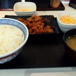 Yoshinoya Higashi Okayama Ten - 牛カルビ生姜焼き定食　@699