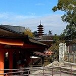 山代屋 - 厳島神社の裏から五重塔