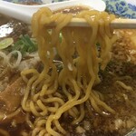 Kisha Ramen Shuppoppo - 加水少なめの黄色い中細の縮れ麺ヽ(´o｀
                        
                        久しぶりにこの感じ。
                        
                        なんか嬉しい！
                        
                        
                        