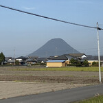 山下うどん - 駐車場から見える讃岐富士