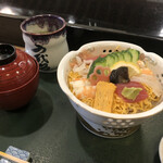 Uwo Haru - 鮮やかなちらし寿司の定食ですね！