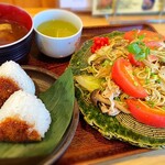 Fukumoto Ya - しろ焼きそばランチ（焼きおにぎり）¥1,100