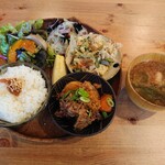 HAMAKAJI KITCHEN - 