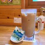 Komeda Coffee Ten Shinkotoni Ichibandori Ten - でらたっぷりアイスオーレ(650円)です。