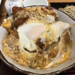 Tachikawa Jukusei Nekase Soba Takaya - カツ丼の上に更に半熟玉子が。