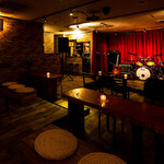 Live Space Waseda Linen - 店内全景です。