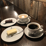 MOON FACTORY COFFEE - 『深煎りブレンド￥750』 『自家製チーズケーキ￥600』  『カフェオレHot￥900』 『自家製チョコレートケーキ￥600』