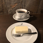 MOON FACTORY COFFEE - 『深煎りブレンド￥750』 『自家製チーズケーキ￥600』