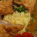 Hiyoko Curry - ご飯はルーローハン。