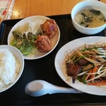 まんぷく炭火焼肉 喰らうど - レバニラ炒め定食