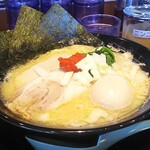 Tsuruno Ya Okayama Madoka Ten - 豚骨醤油味玉ラーメン800円 麺普通 味濃いめ 脂普通